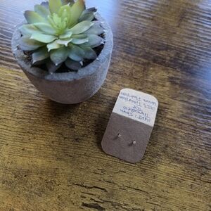 Ourfer 1.5mm Stud Earrings